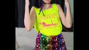 No carnaval v&aacute_ de carona com Eva Perez