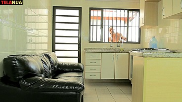 MEU VIZINHO SÓ QUERIA UM POUQUINHO DE AÇÚCAR! MAIS ACABEI DANDO MEU CUZINHO TAMBÉM - LARA RUIVA - SENSACAO NA PELE