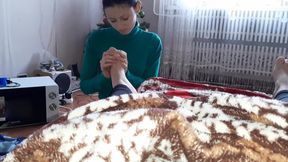 I Masturbate My Pussy While the Masseuse Gives a Massage