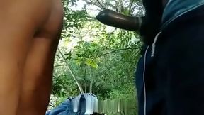 Morador de rua dotado fodendo macho que chegou novato no barraco em pra&ccedil_a p&uacute_blica.