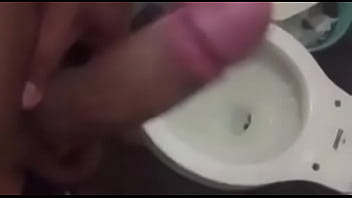 Chavito heterosexual se le pone dura y grande