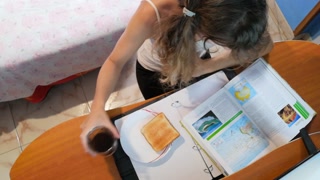 Cum breakfast-toast with milk while I am reading