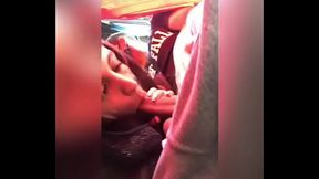 Desconocida me chupa la verga en el colectivo