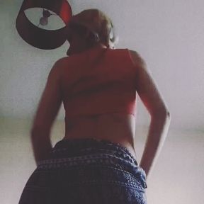 I love to shake my bum tease