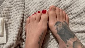 SMALL FEET NEED A PEDICURE - MOV HD