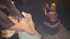 entramos na cabine e foi um festa de paus nos buracos