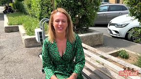 Julie, blonde coquine, r&eacute_alise l'_une de ses envies Part 1