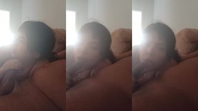 chupando no sofa da sala com meu ursinho de pelucia do lado 🧸
