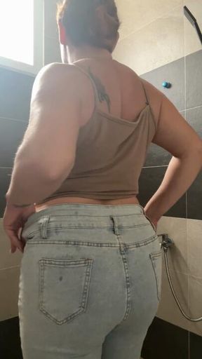 I make myself cum in the shower