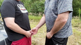 Creampie, Paar, Ohne Sattel, Ficken, Behaart, Papa, Im Freien – Amerikanische Amateur-Schwulenhuren werden anal gefickt