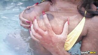 BANGBROS - August Skye Shakes Her Perfectly Round Ass By The Pool Before Taking A Cock Ride