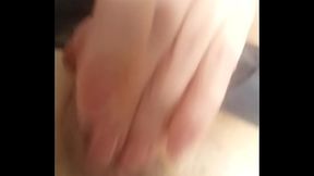 Regard et petites caresses de coquine