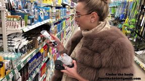 Lola goes to the store