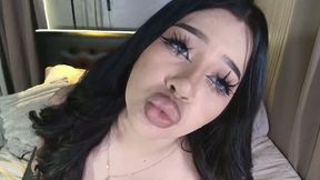 fuck machine in my mouth, ass or pussy? your choice :smirk: fuck machine works with tips (k)