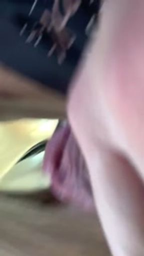 This girl gave me a spontaneous blowjob on the way home