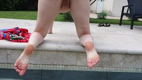 puisque les temperatures sont encore tres il m a baisee dans la piscine