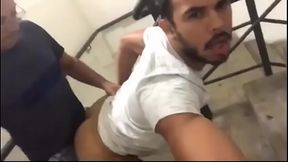 Coroa leitando meu cu na escada de emergencia do shopping