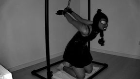 Jazzyyluxx in strict latex strappado