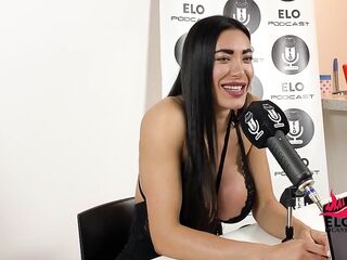 Pame Pombo, se come todo el chupetín bien rico????