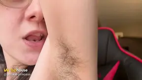 Horny babe's close-up armpit sniffing orgasm