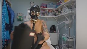 POV Gas Mask Goddess Luna Masks up in her gas mask, the puts on her black latex mask and black hunter wellie rubber boots, and then I stretch my ass and then end of DPing! Hear my moans and talk through my respirator gas mask!