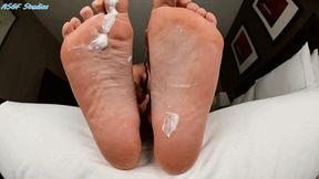 Edgy girl little plump foot tease! Lotion drops - MOV