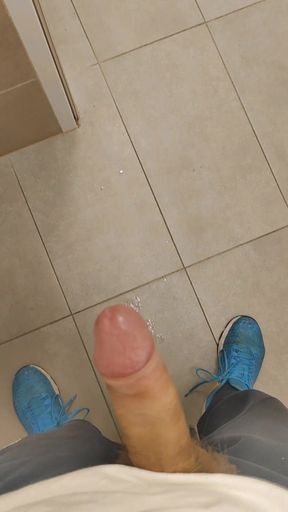 White, Skinny Boy Risky Handsfree Cumshout in Gym
