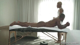 Filme fetichista da Debonair: astro da BBC recebe penetração anal sem camisinha após sexo oral e masturbação.