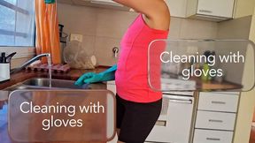 Between water, foam, and gloves