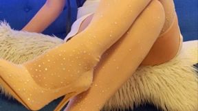 vaping and teasing with long legs wearing nylon