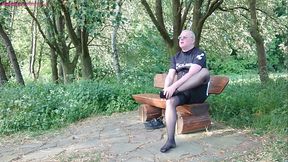 Pause in Strumpfhose auf der Radtour 1