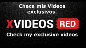 suspendida en un arnes desnuda y recibiendo verga