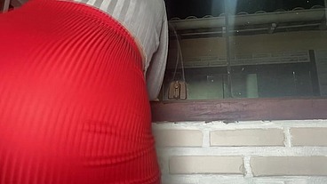dançando depois da festa sem calcinha . Muito gostosa !
