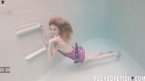 wmv Slut relaxes underwater with vibrator after party