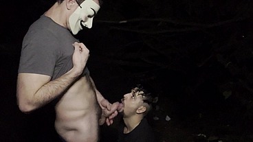Sexo nas trilhas com mascarado sigiloso