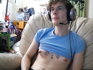 trans cutie femboi plays halo with her bazookas out