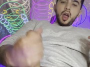 escupo sobre mi pene y saco todo mi semen a escondidas