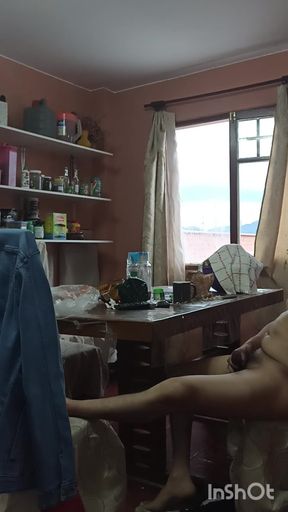 Bolivian exhibitionist showing his gifts and skills in the kitchen / Hot Alte&ntilde;o