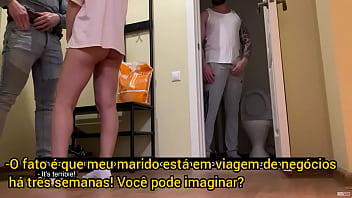 Legendado corno se matando na punheta enquanto sua esposa da pro entregador