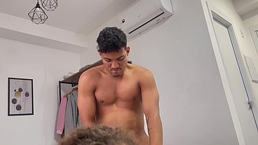 Fudendo a mulher do meu amigo junto com ele