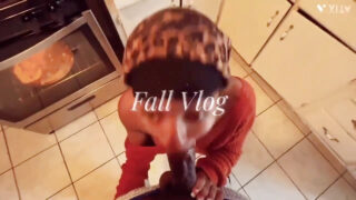 黑人猛男猛操少女紧致的屁股，直到她高潮迭起