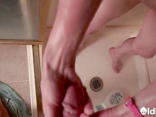 American Mature Intimate Shower And Masturbation - OLDNANNY