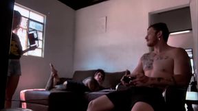 Bastidores da grava&ccedil_&atilde_o chupando o Carmona jogando video game