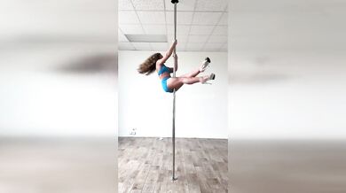 TikTok Thot Gets Doggy-Styled Hard During Livestream – Uncensored!