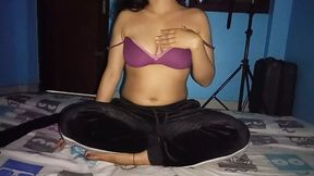 Today let&#039;s see Shreya Bhabhi seeing her brother-in-law looking at her cleavage.