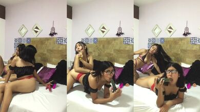 I dildo my pussy with my friend until I have orgasm.