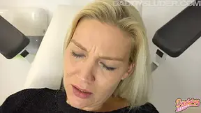 Doktorspiele! 1. Orgasmus Mit Spekulum In Der Fotze