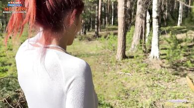 A strange girl met me just for sex and asked me to fuck her right in the woods