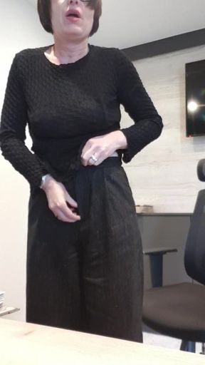 Milf Julie squirts in a single for 11 seconds