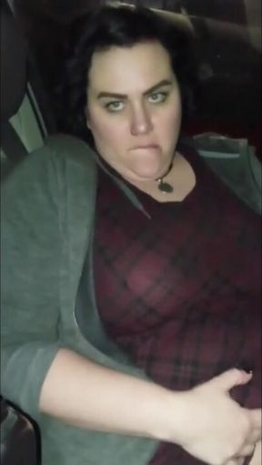 BBW pussy flash in the car